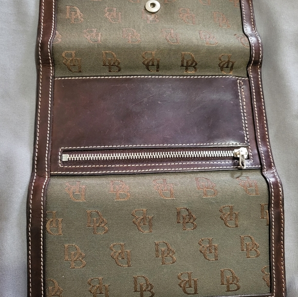 Dooney  Burke wallet - Picture 4 of 4